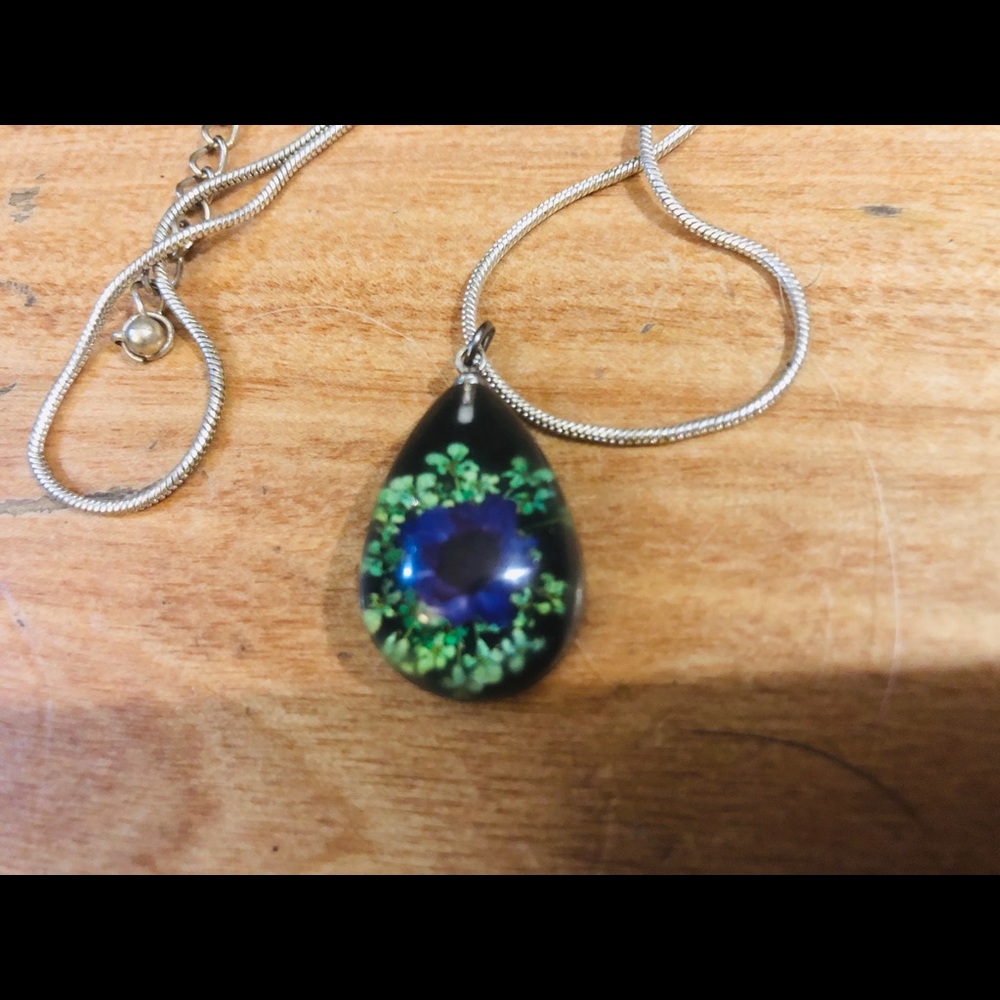 Resin flower pendant